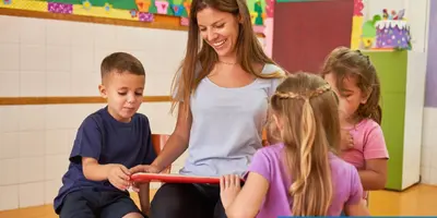 Pädagogische Fachkraft werden: Klassische Ausbildung oder PiA?